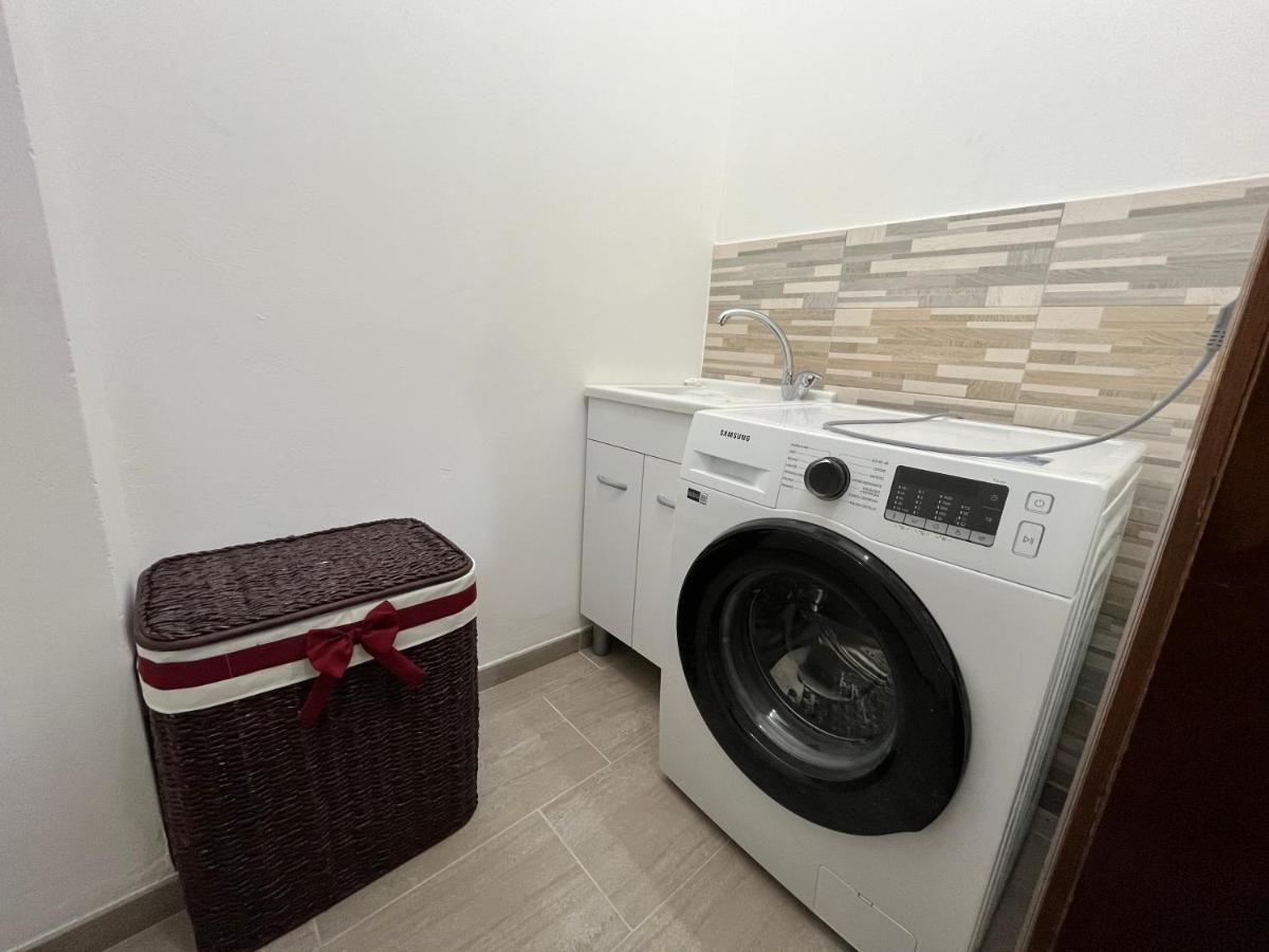 Flerico Apartment Noto Luaran gambar